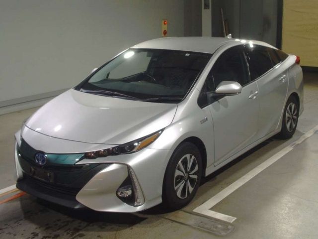 2137 Toyota Prius phv ZVW52 2017 г. (TAA Hiroshima)